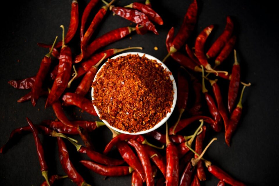 red pepper flakes vs chili flakes - representation image